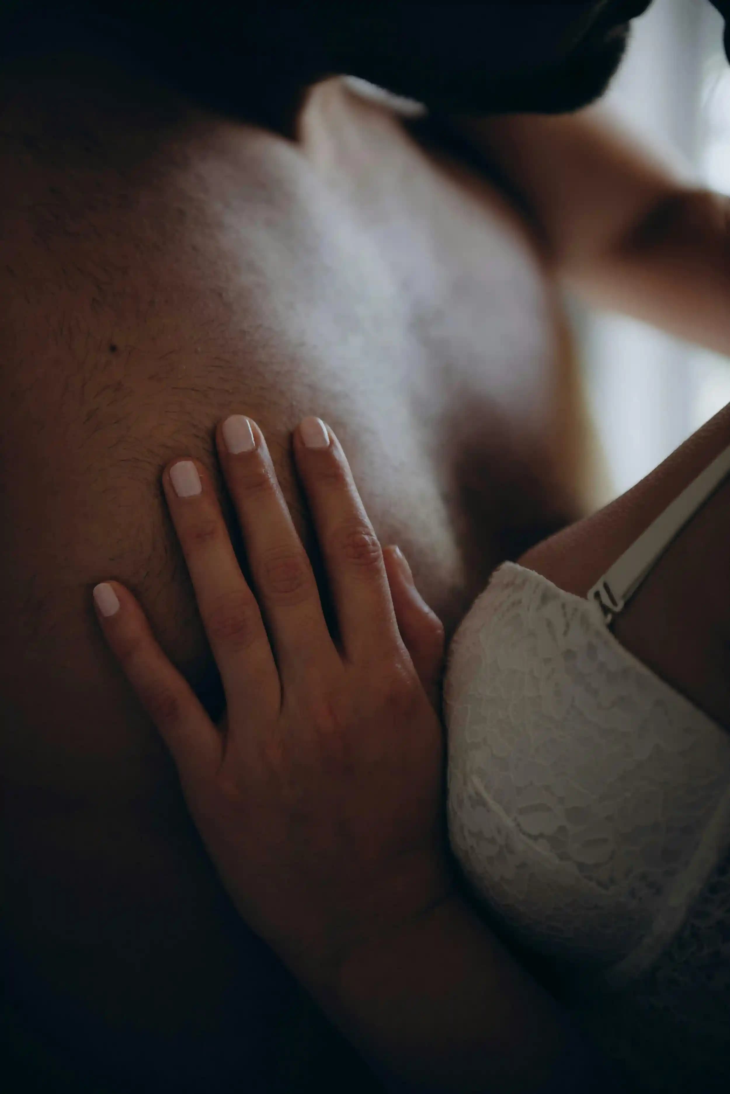 Raviver la Flamme au Sein du Couple : 5 Astuces pour Renouveler le Désir Sexuel